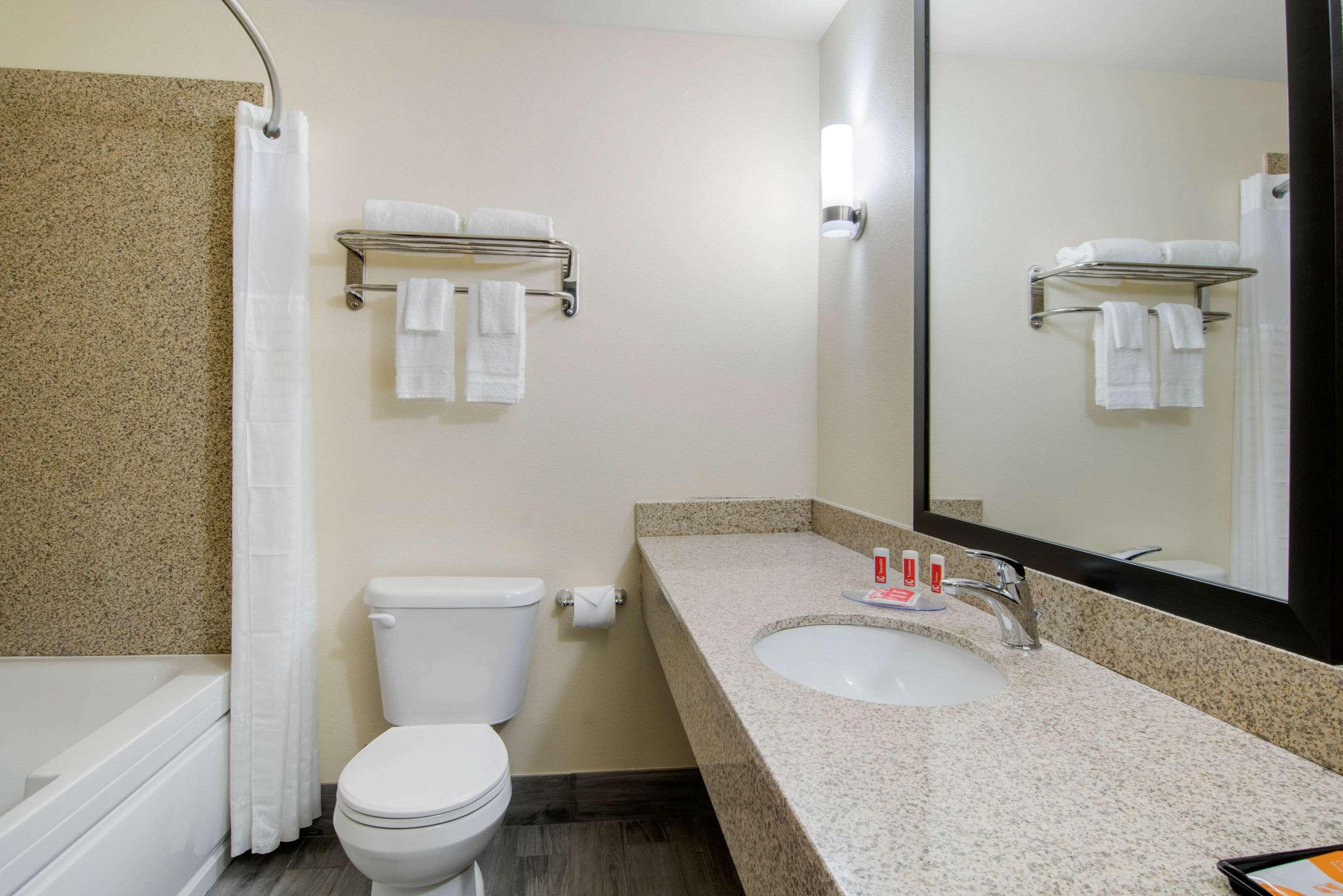 Econo Lodge Inn & Suites Springfield  Kültér fotó
